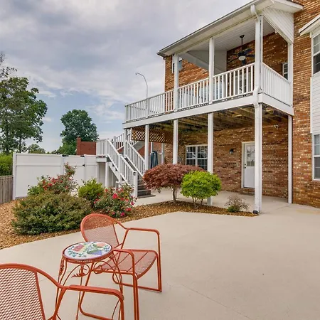 Tennessee Vacation Rental With Balcony!